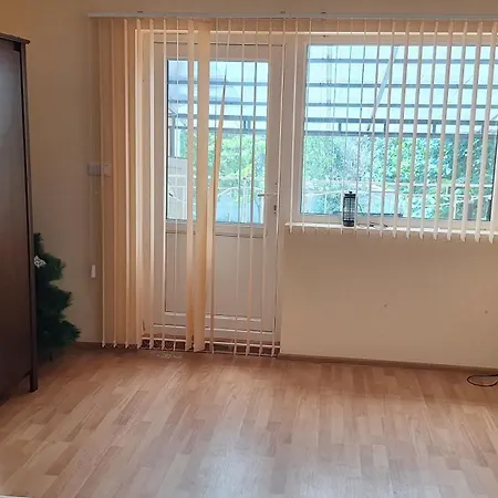 Only 4 Minutes From The Sea By Car Апартаменты Варна